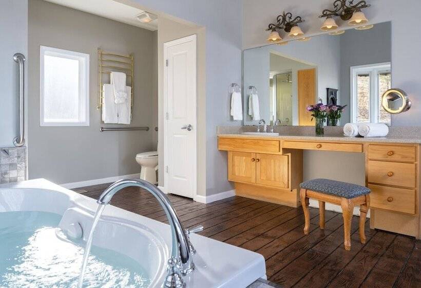 带河湖景观的套房, Hermann Hill