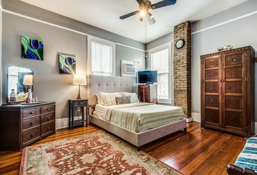 سوئیت دلوکس 2 خوابه, O Casey S Boutique Inn