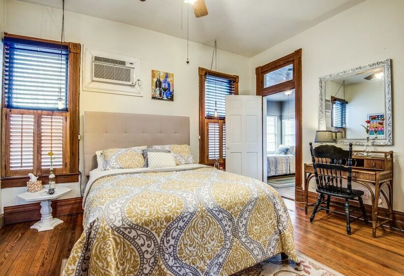 سوئیت دلوکس 2 خوابه, O Casey S Boutique Inn