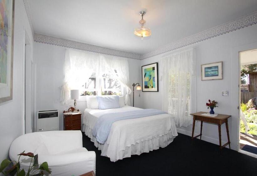 غرفة قياسية مطلّة علي البحر مزوَّدة بشُرفة, Seagull Inn Bed & Breakfast