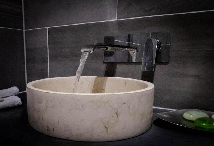 חדר סופריור, The Hafod