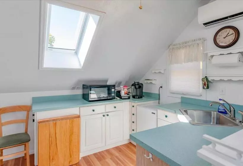 デラックススタジオ, The Silk Pincushion