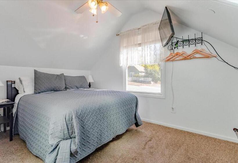 إستوديو ديلوكس, The Silk Pincushion