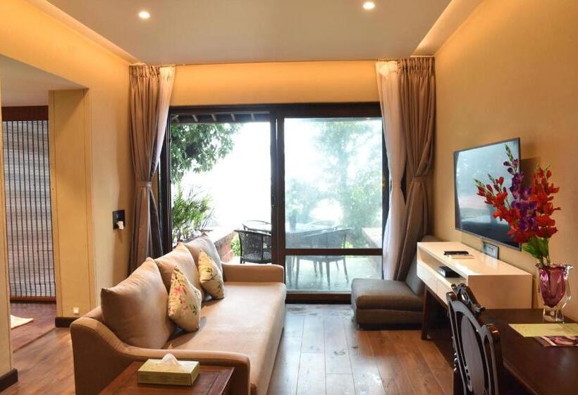 Хижина, Brightland Resort & Spa