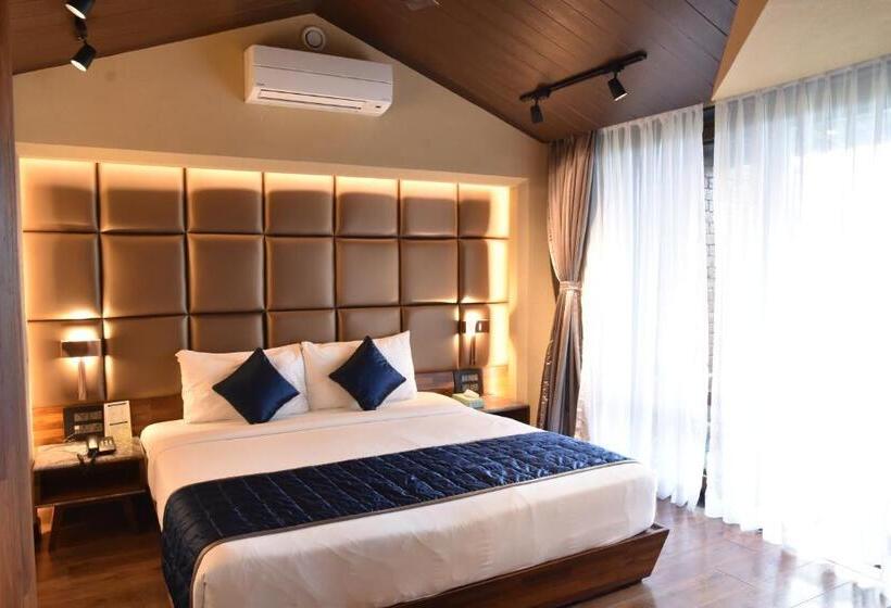 小室, Brightland Resort & Spa