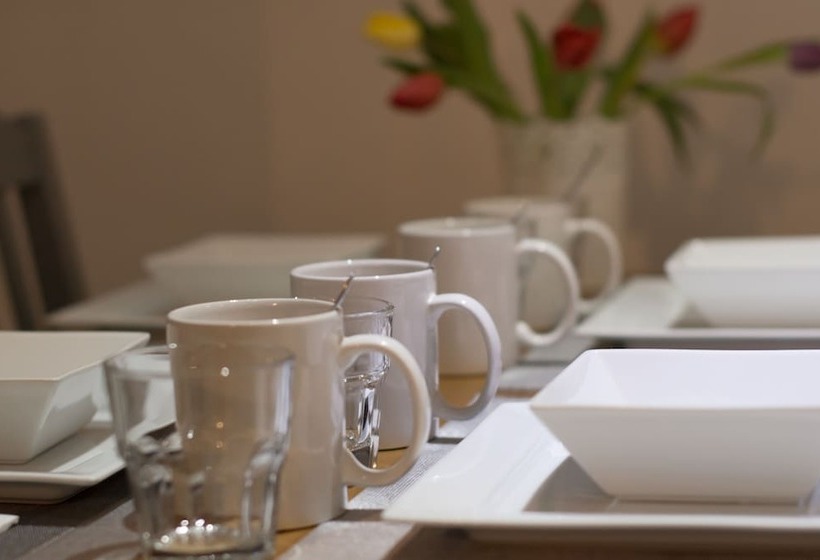 חדר סטנדרט לשלושה, Castle Park