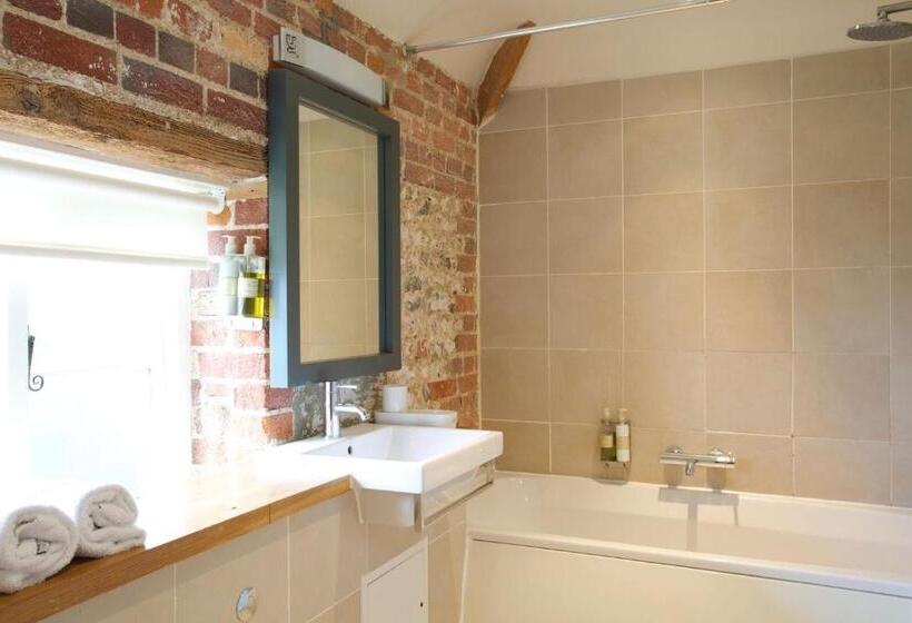 ファミリールーム, The Woolpack Inn