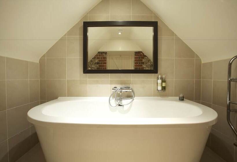 コンフォートルーム, The Woolpack Inn