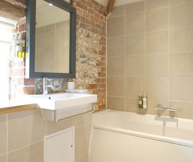 ファミリールーム, The Woolpack Inn