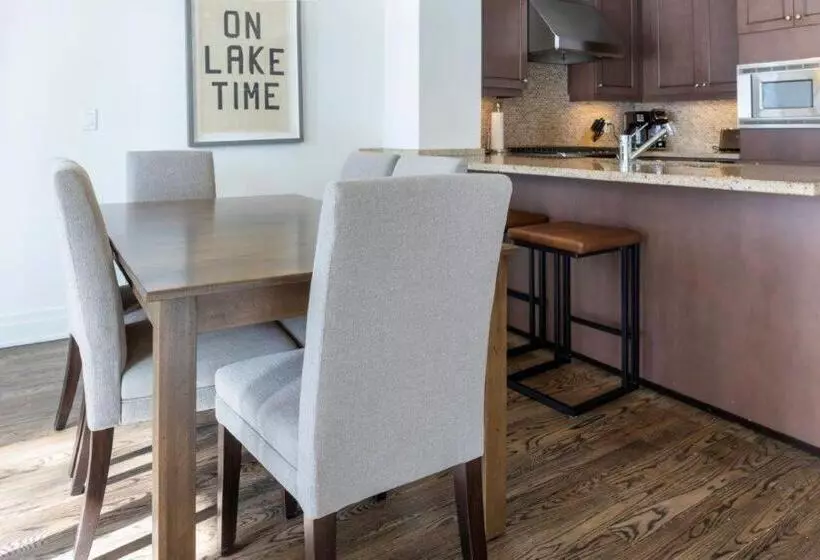 Suite with lake view, Touchstone Resort