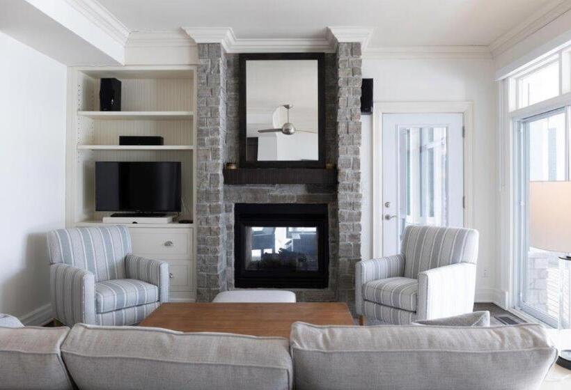Suite with lake view, Touchstone Resort