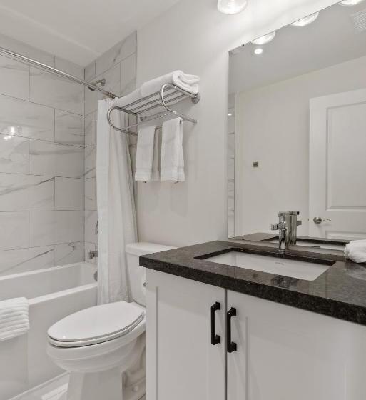 Suite with lake view, Touchstone Resort