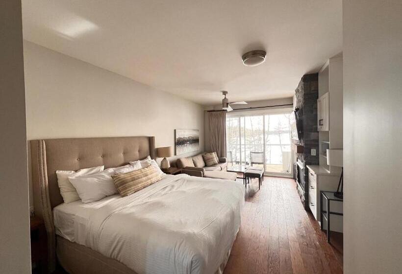 Standard studio with lake view, Touchstone Resort