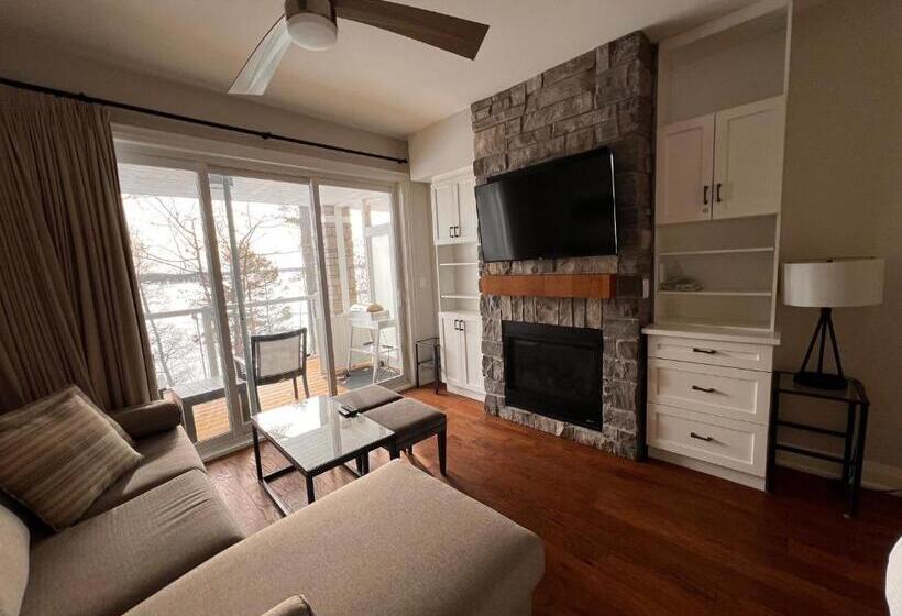 Standard studio with lake view, Touchstone Resort