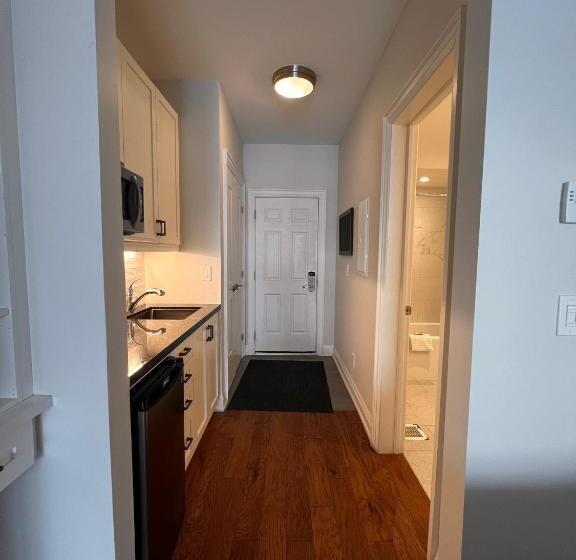 Standard studio with lake view, Touchstone Resort