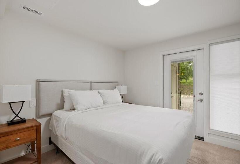 スタンダードルーム, Touchstone Resort