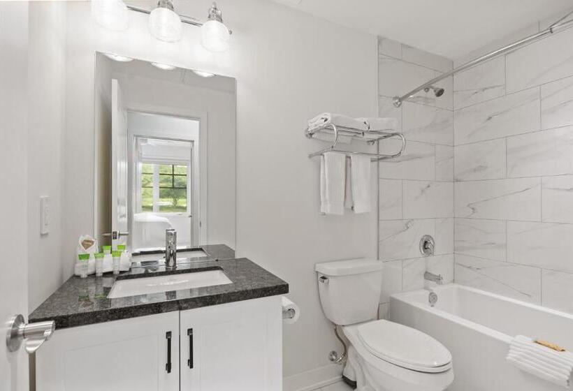 キングサイズベッドのスーペリアルーム, Touchstone Resort