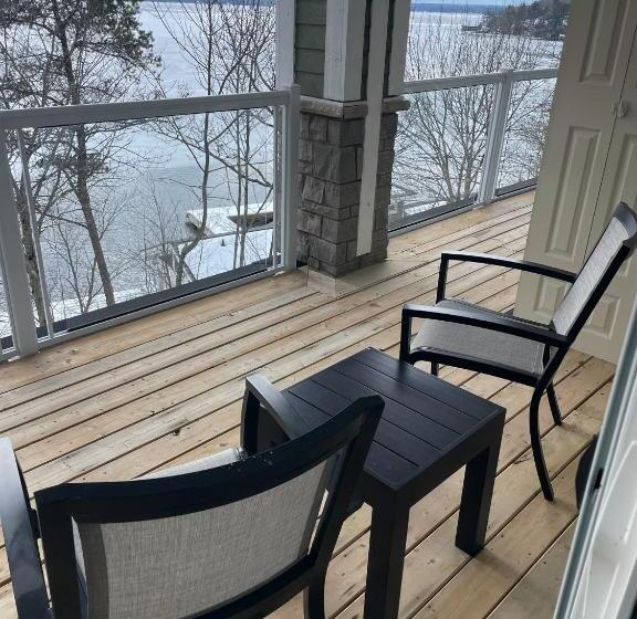 キングサイズベッドのスーペリアルーム, Touchstone Resort