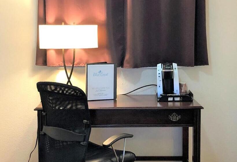 جناح غرفتين نوم, Blue Coast Inn & Suites