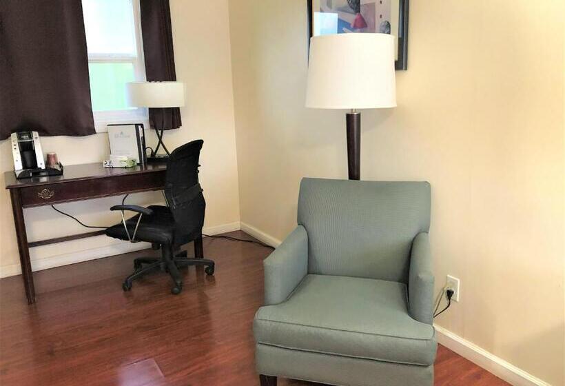 جناح غرفتين نوم, Blue Coast Inn & Suites