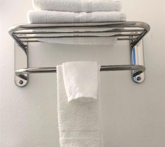 جناح غرفتين نوم, Blue Coast Inn & Suites