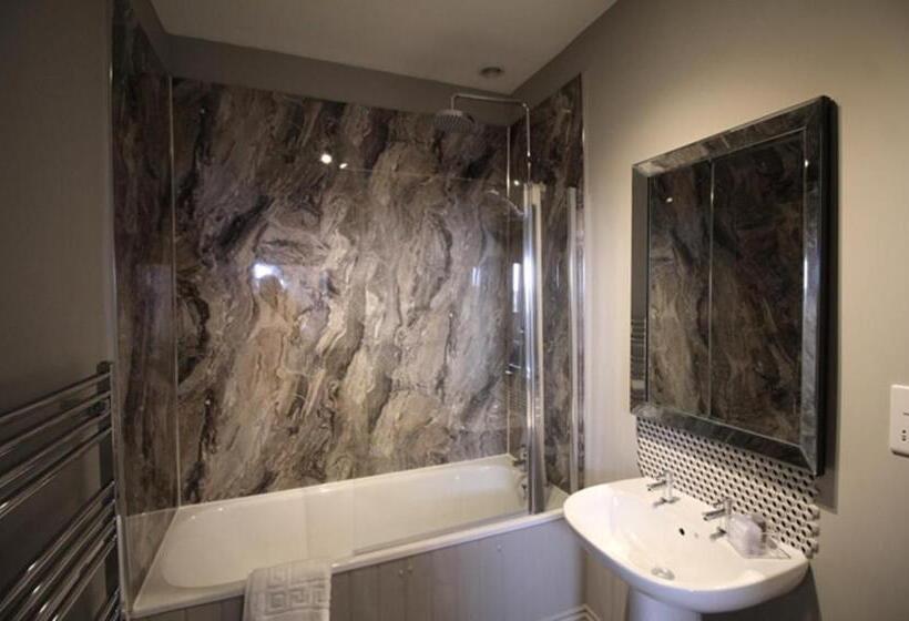 デラックスルーム, Ginger Peanut