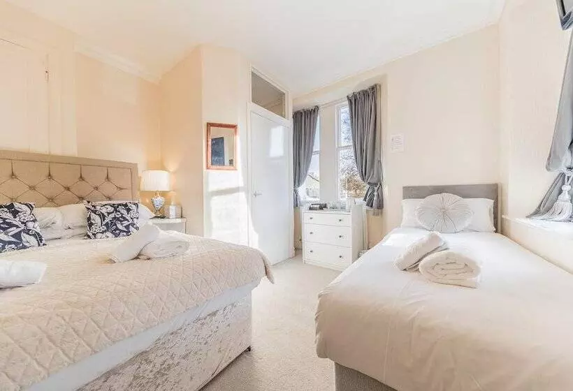 اتاق راحتی سه تخته, Rayrigg Villa At Windermere