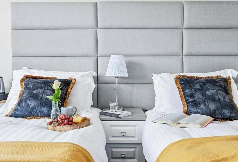 수피리어 룸, The Westgate