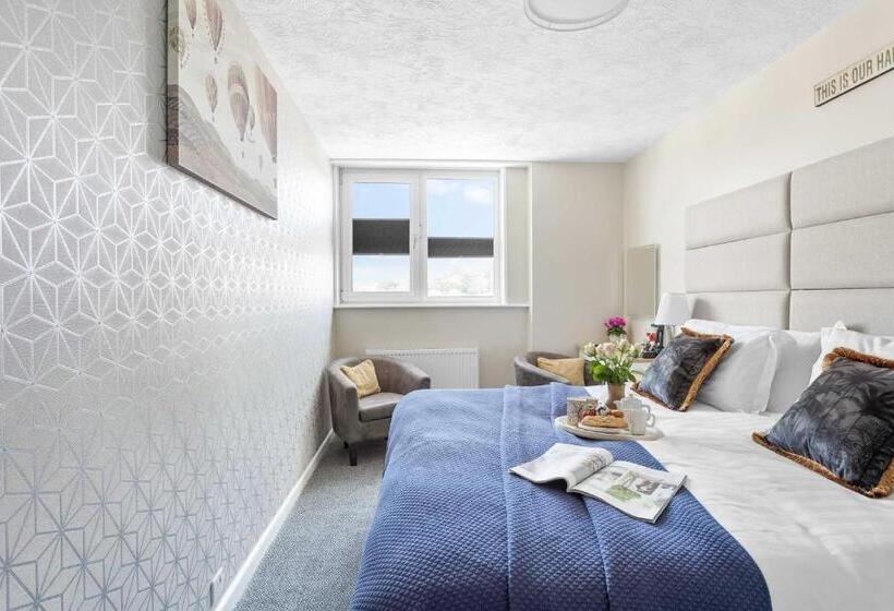 수피리어 룸, The Westgate