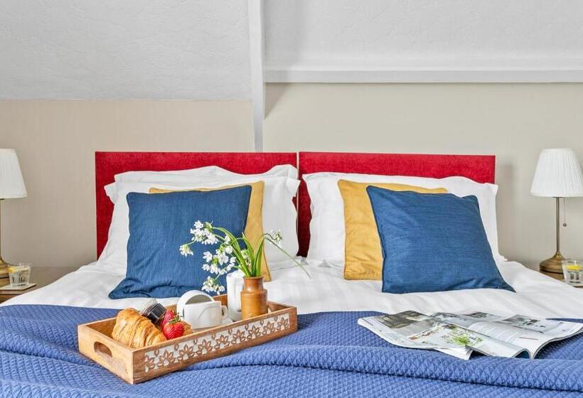 수피리어 룸, The Westgate