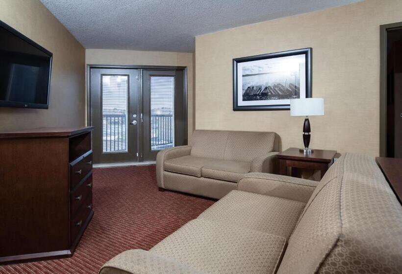 סוויטת אקזקיוטיב, עם מיטת קינג, Pomeroy Hotel Fort St. John