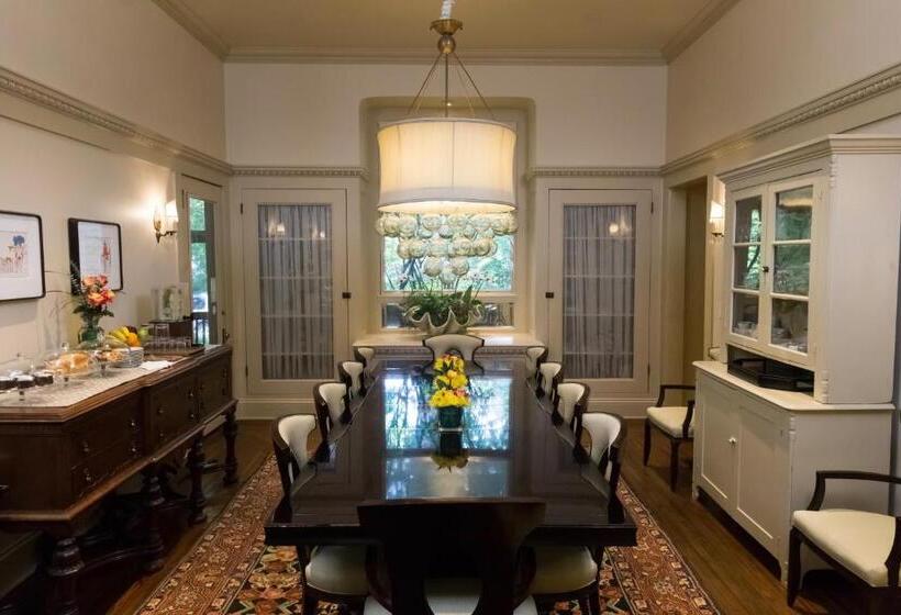 带大床的套房, Stonehurst Place Bed & Breakfast