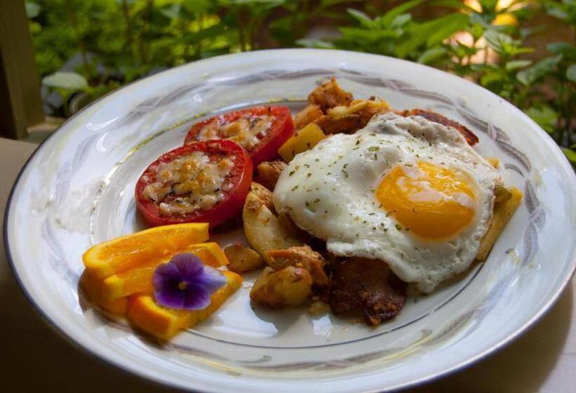 带大床的套房, Stonehurst Place Bed & Breakfast