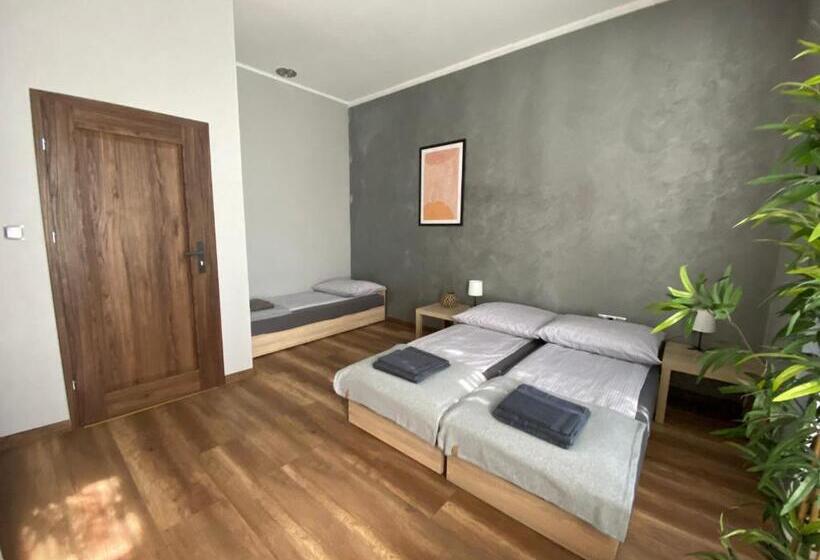 اتاق استاندارد سه نفره, Hostel Rynek22