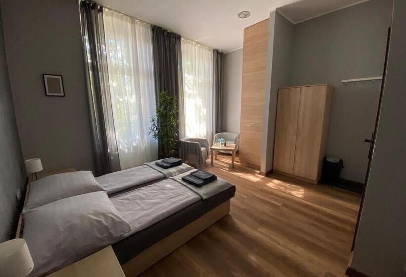 اتاق استاندارد سه نفره, Hostel Rynek22