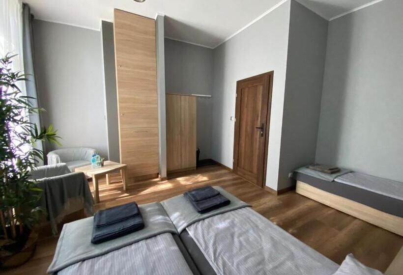 اتاق استاندارد سه نفره, Hostel Rynek22