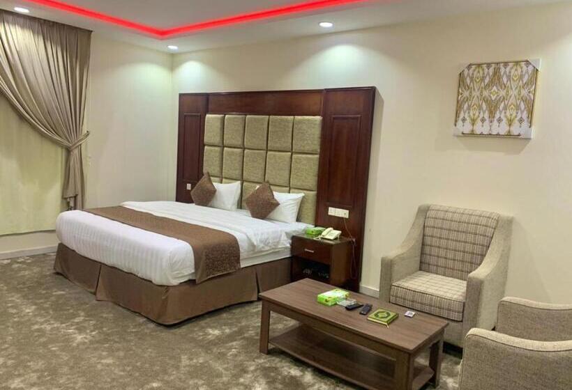 Standard Studio, برادايز للاجنحة المخدومة