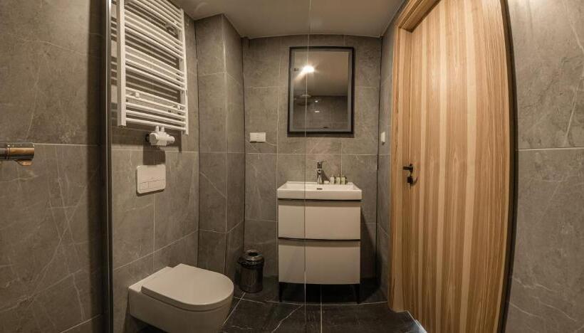 סטודיו משפחתי, Kazalnica Family&conference Resort