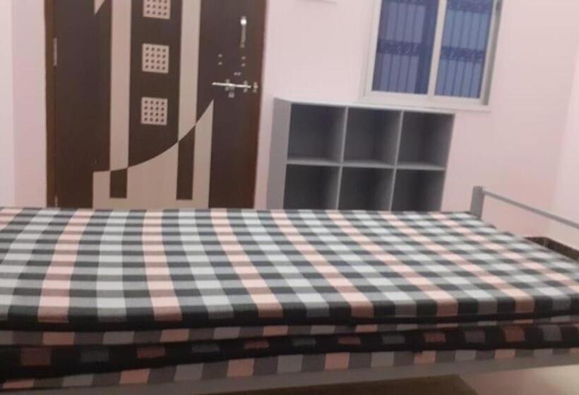 Chambre Triple Classique, Pop 91502 Murlidhar Jaiswal