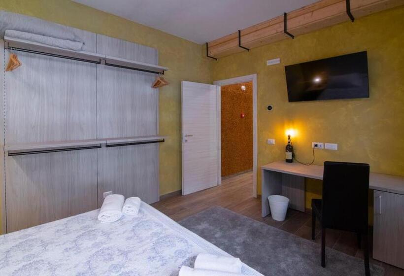 מיטת קינג בסוויטה, Boutique Relais Villa Sofia