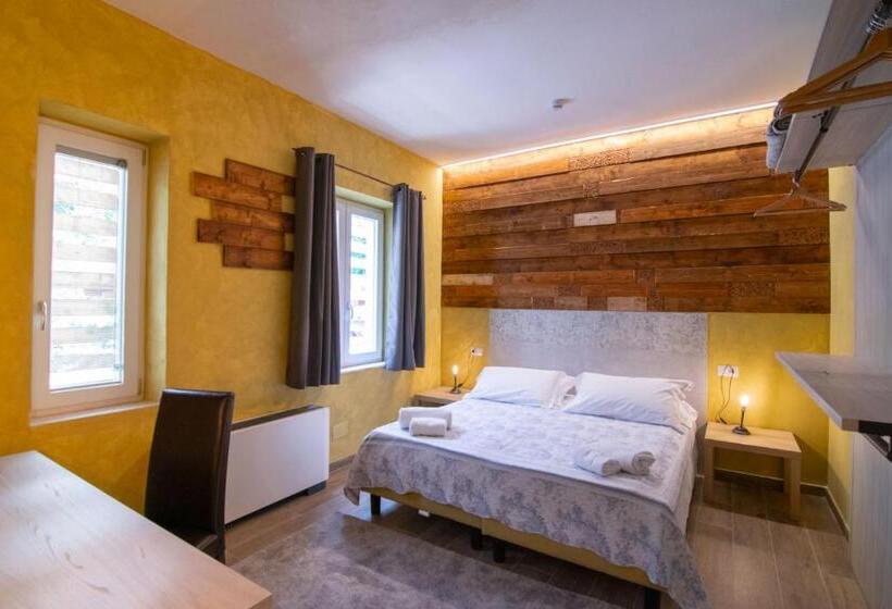 מיטת קינג בסוויטה, Boutique Relais Villa Sofia