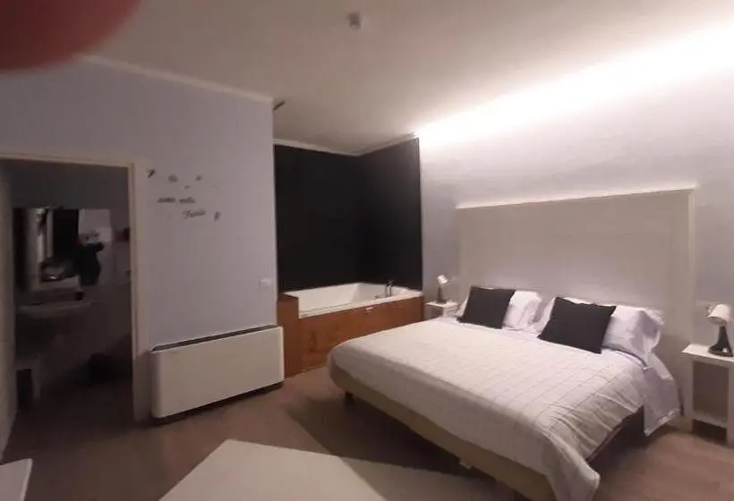 庭の見えるジュニアスイート, Boutique Relais Villa Sofia