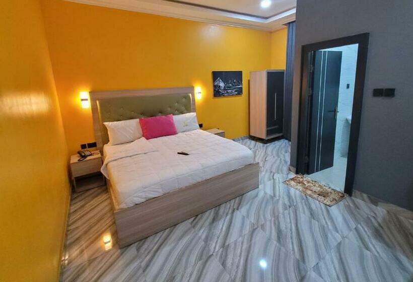 اتاق استاندارد یک نفره, The Charis Hotel And Suites