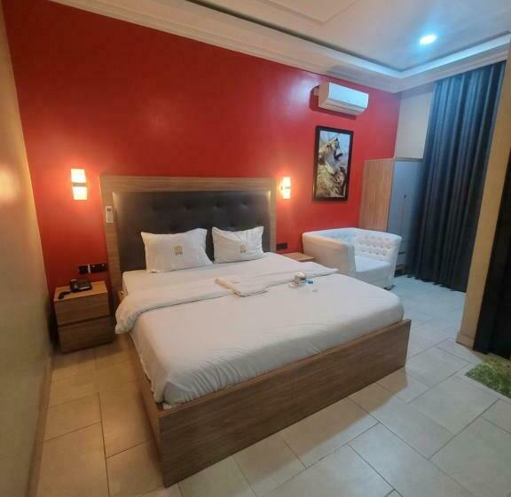 اتاق استاندارد یک نفره, The Charis Hotel And Suites