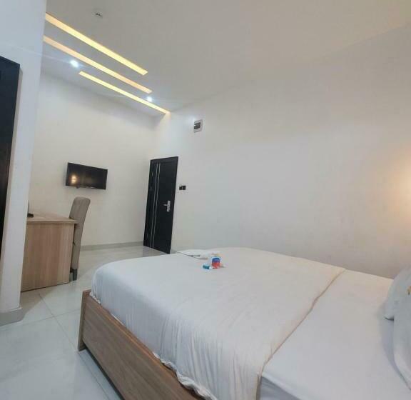 اتاق استاندارد یک نفره, The Charis Hotel And Suites