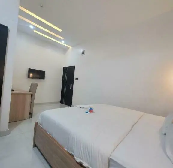 اتاق استاندارد یک نفره, The Charis Hotel And Suites