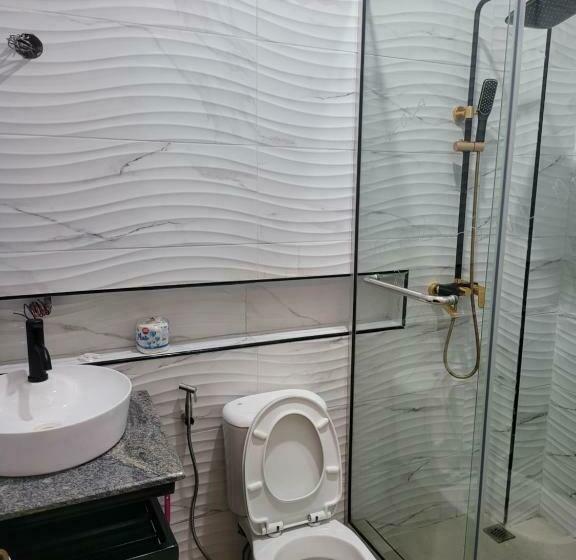 اتاق استاندارد یک نفره, The Charis Hotel And Suites