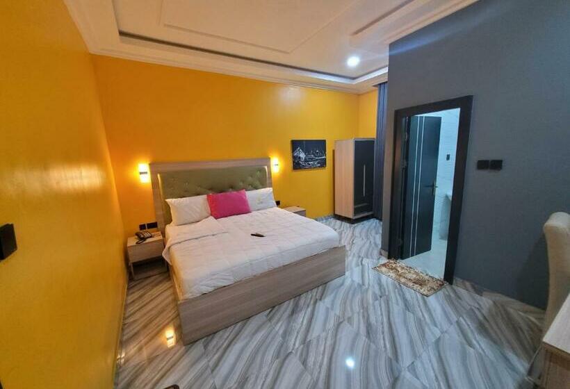 اتاق استاندارد یک نفره, The Charis Hotel And Suites