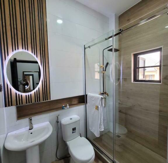 اتاق خانوادگی, The Charis Hotel And Suites