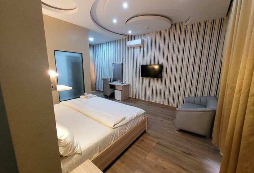 اتاق خانوادگی, The Charis Hotel And Suites